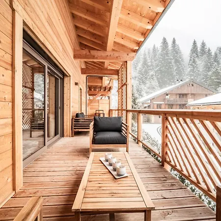 Daire Rivulet, Chatel- By Emerald Châtel